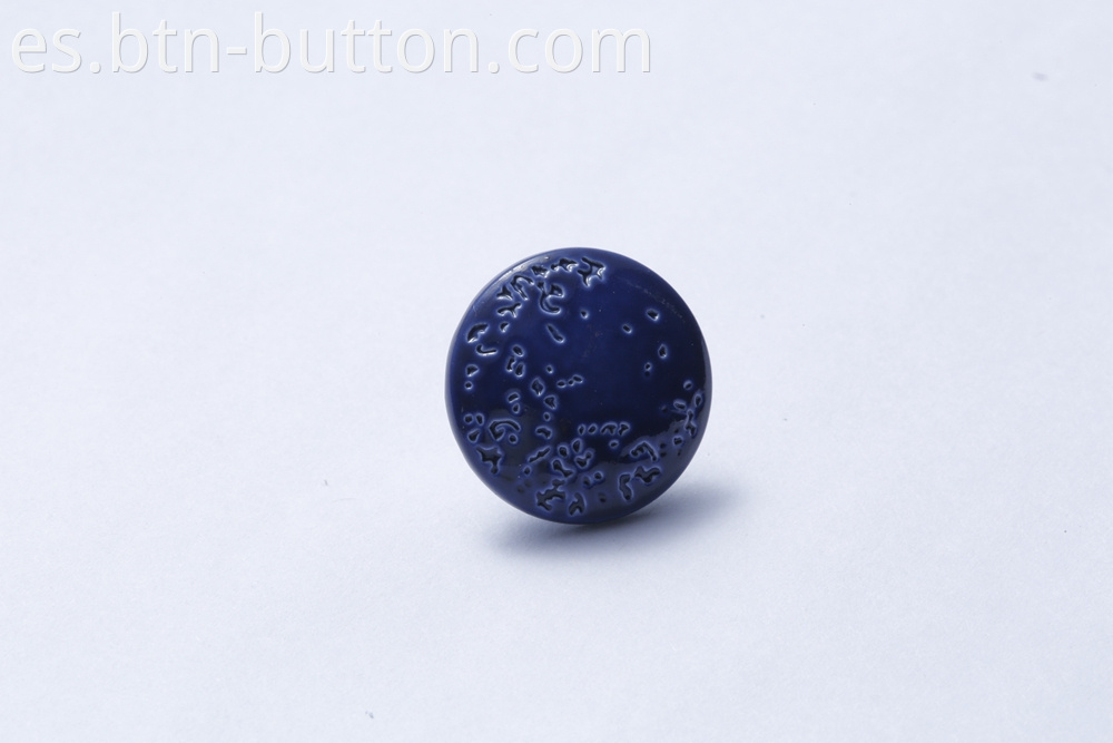 Multi-specification four metal buttons